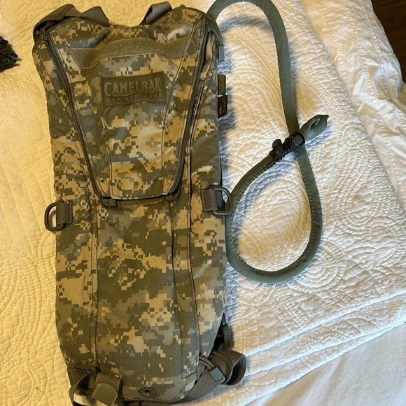 Camelbak camo hydration pack - Picture 1 of 7
